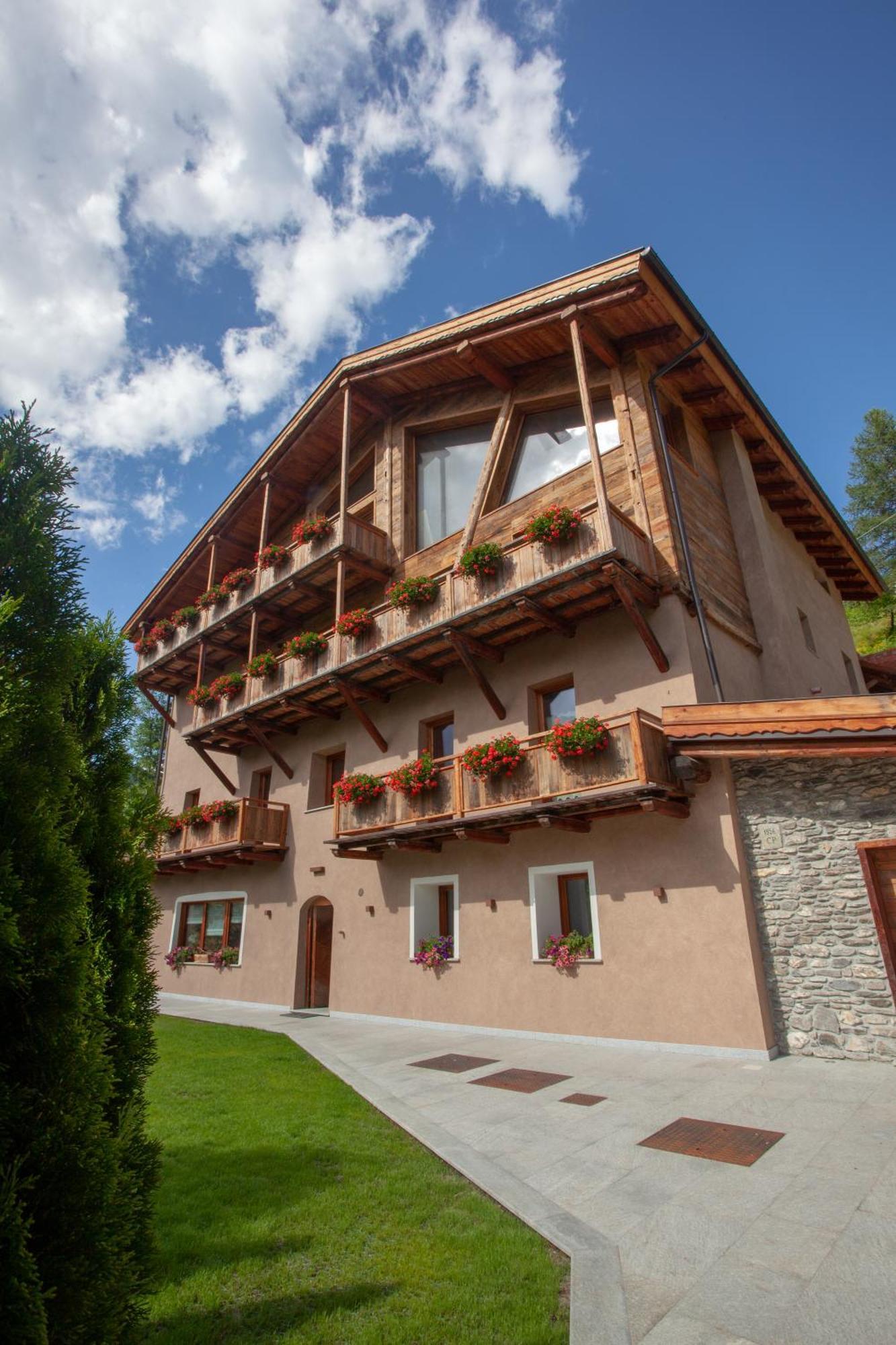 Grande Cote Room And Breakfast Cesana Torinese Exteriör bild